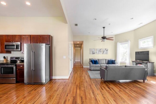 Building Photo - 684 Grady Pl SW