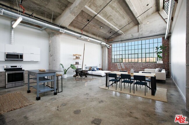 Building Photo - 691 Mill St