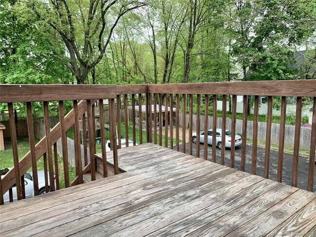 Building Photo - 31 Oenoke Pl