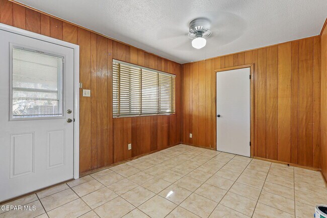 Building Photo - 5828 Sturgeon Dr