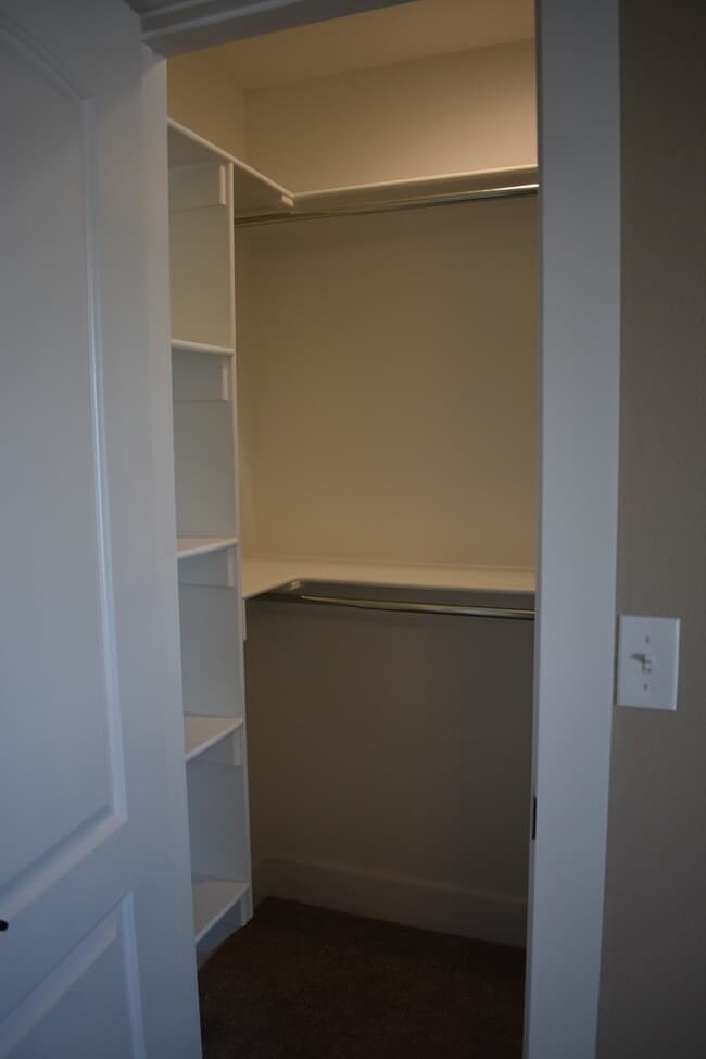 Building Photo - Upscale 4 Bedroom 3.5 Bathroom In The Heart of Fayetteville!!