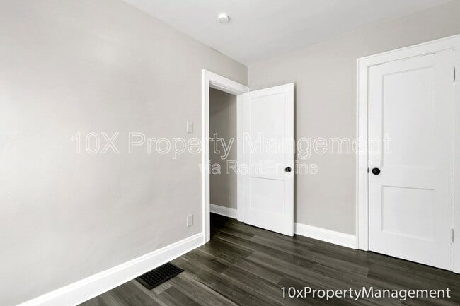 Building Photo - 1507 Duxberry Ave