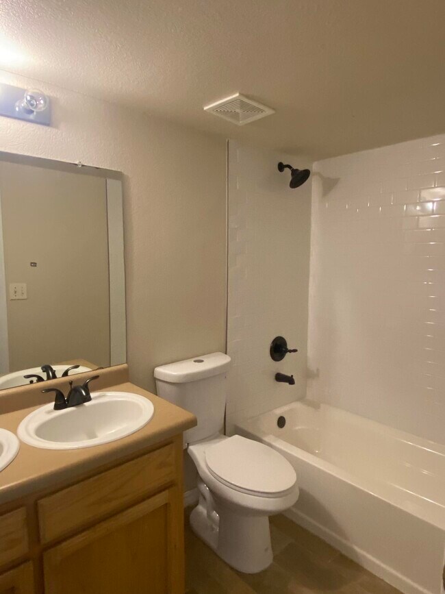 Building Photo - 3916 Tierra Arena Dr