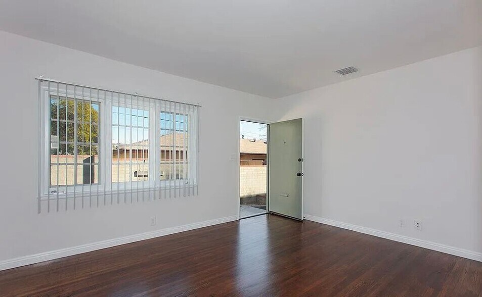 Building Photo - 2001 Linda Rosa Ct