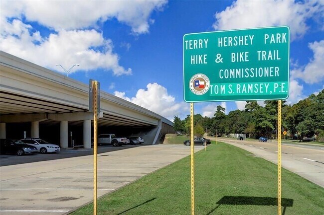 Building Photo - 1515 Sandy Springs Rd