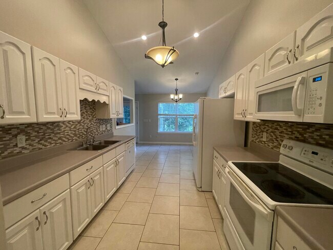 Building Photo - 728 Riva Ridge Dr