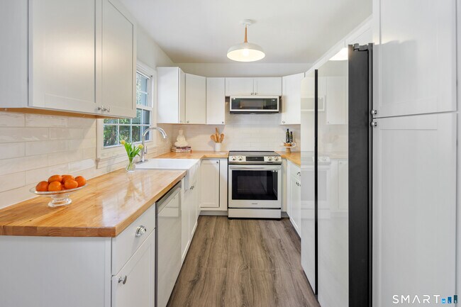 Building Photo - 206 Wolfpit Ave