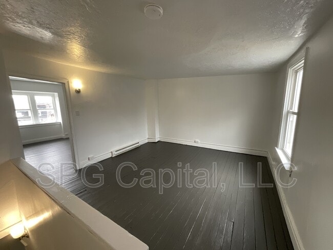 Building Photo - 489 Salem Ave