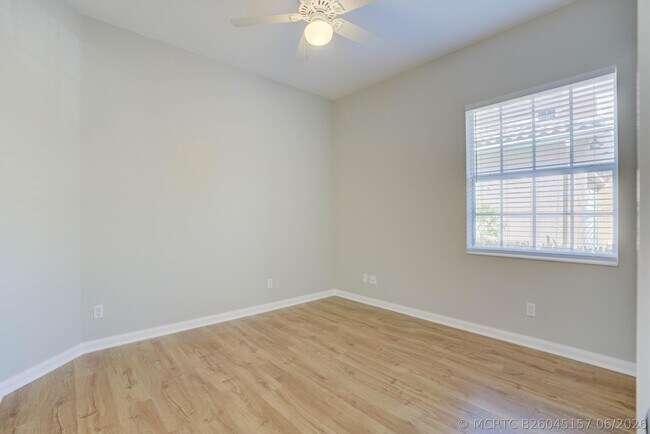 Building Photo - 256 San Remo Dr