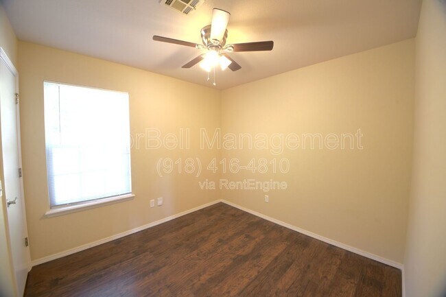 Building Photo - 89 W Fairlane Ct