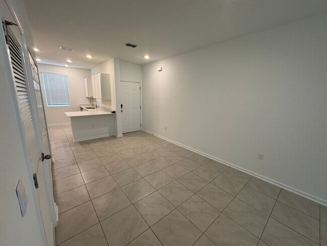 Building Photo - 2/2.5 New Townhome Available