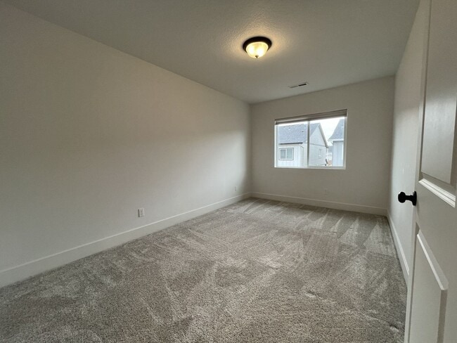 Building Photo - Modern 2022-Built 3-Bedroom Home with Open Layout, Entertainer’s Kitchen. Near Parks & Playgrounds