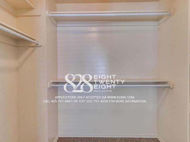 Building Photo - Spacious 2 Bed/1.5 Bath Norman Townhome Du...