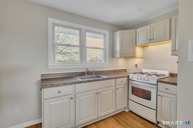 Building Photo - 63 Maynard St