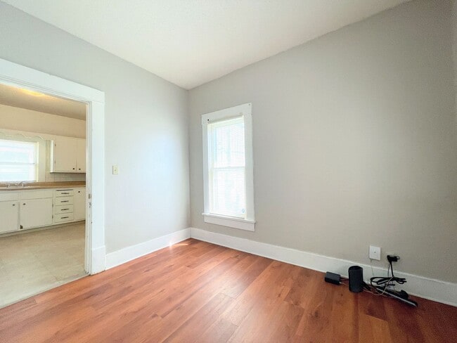 Building Photo - Two Bedroom Home in Quiet Neighborhood