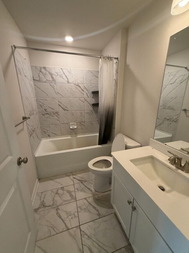 Building Photo - 4-Bedroom Townhouse in Jackson