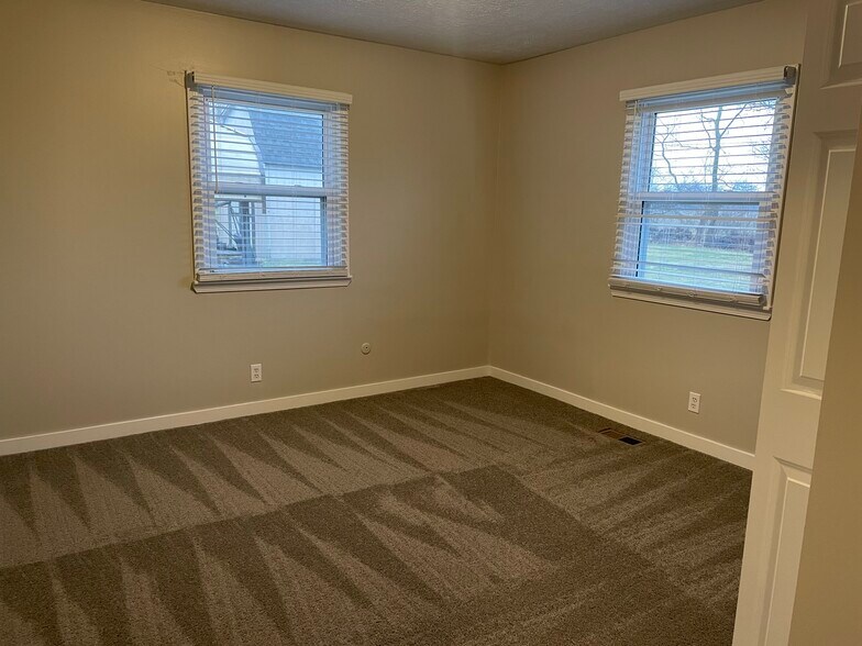 Building Photo - 438 Cedar Glen Dr