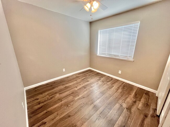 Building Photo - Charming 3-bed 2-bath home with a pool & pool service included!