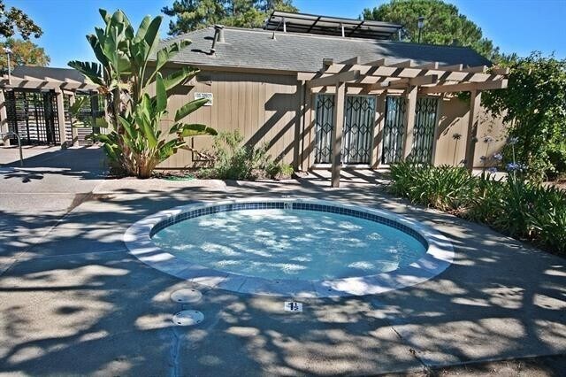 Building Photo - Move-in ready Evergreen townhome with private backyard, detached 2-car garage, and great communit...
