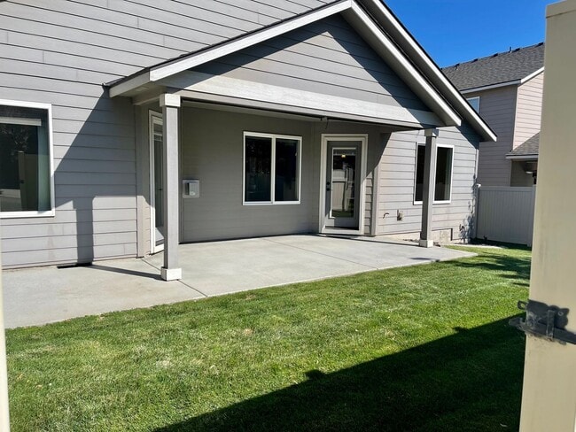 Building Photo - 424 Lakerose Loop