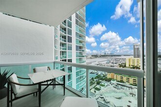 Building Photo - 1000 South Pointe Dr