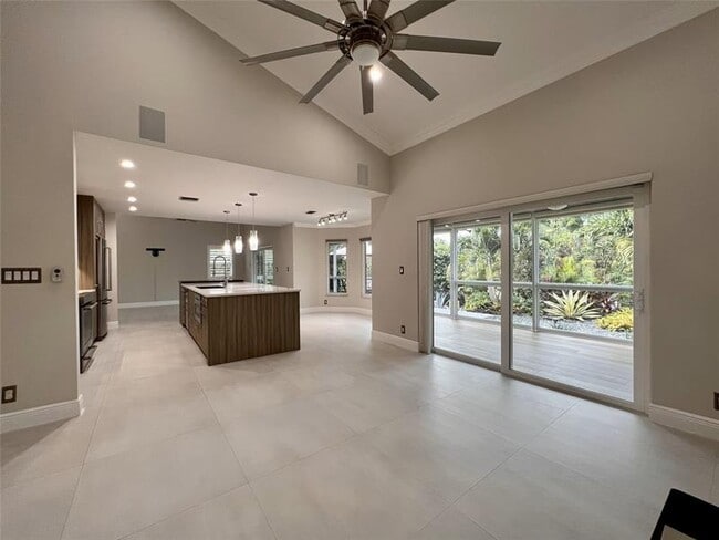 Building Photo - 720 Birdie Ct