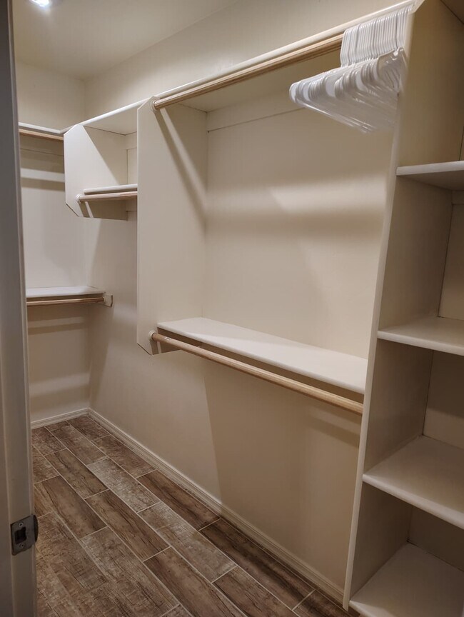 Building Photo - 73 Ver Patria