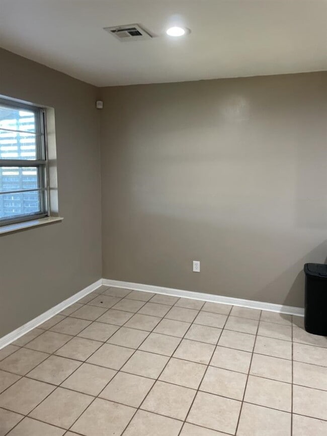 Building Photo - 4708 SE Sunnymeade