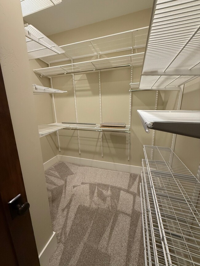 Building Photo - 425 S Yellowstone St