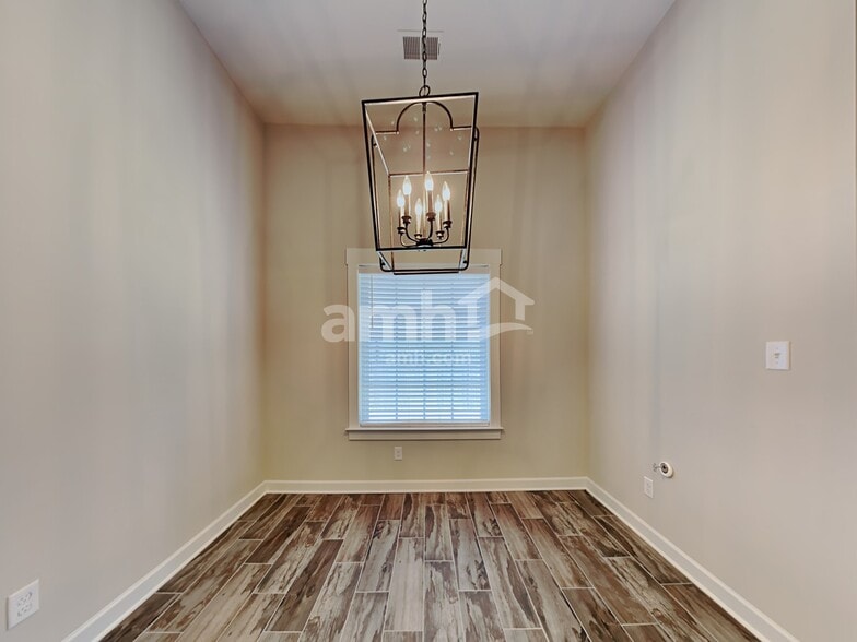 Building Photo - 2653 Molly Ln
