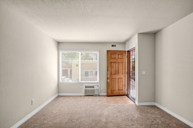 Building Photo - Cozy 2 BD, 1 BA Condo in Las Palmas Villas!