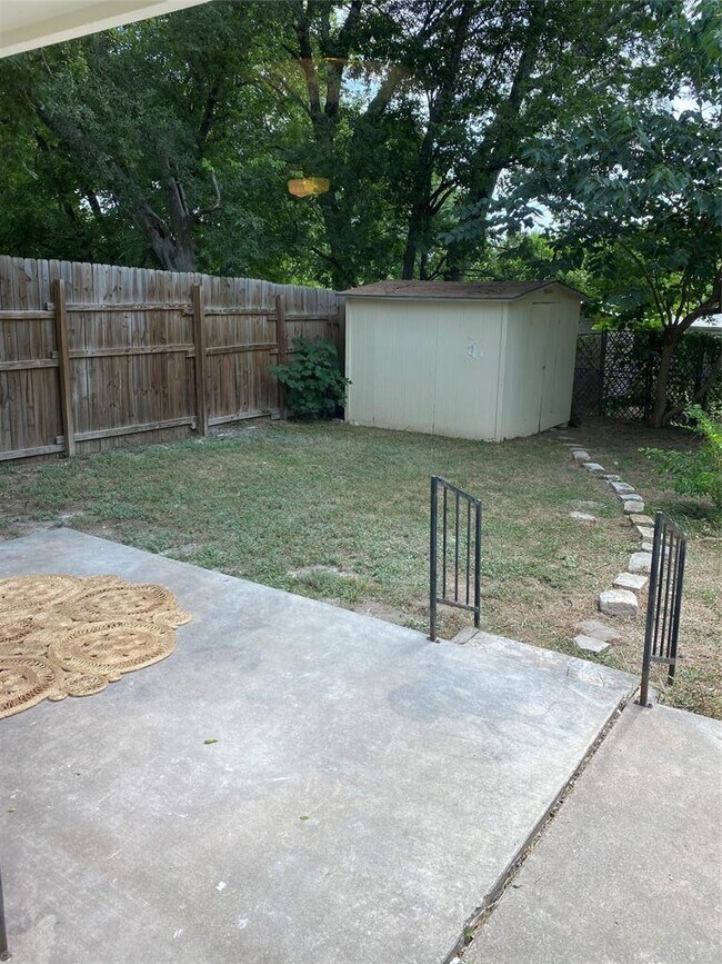Building Photo - 6109 Glen Meadow Dr