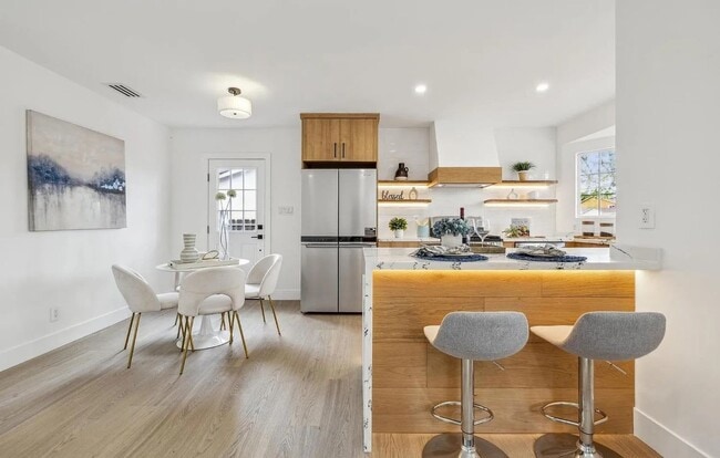 Building Photo - Charming 2 bedroom, 1 bathroom house
