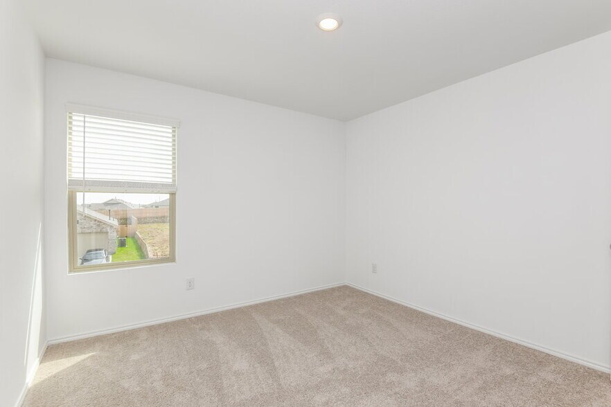 Building Photo - 8400 Holw Bnd St