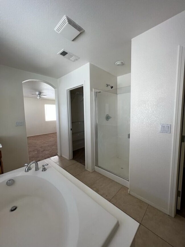 Building Photo - 5 Bedroom Located in 89139!