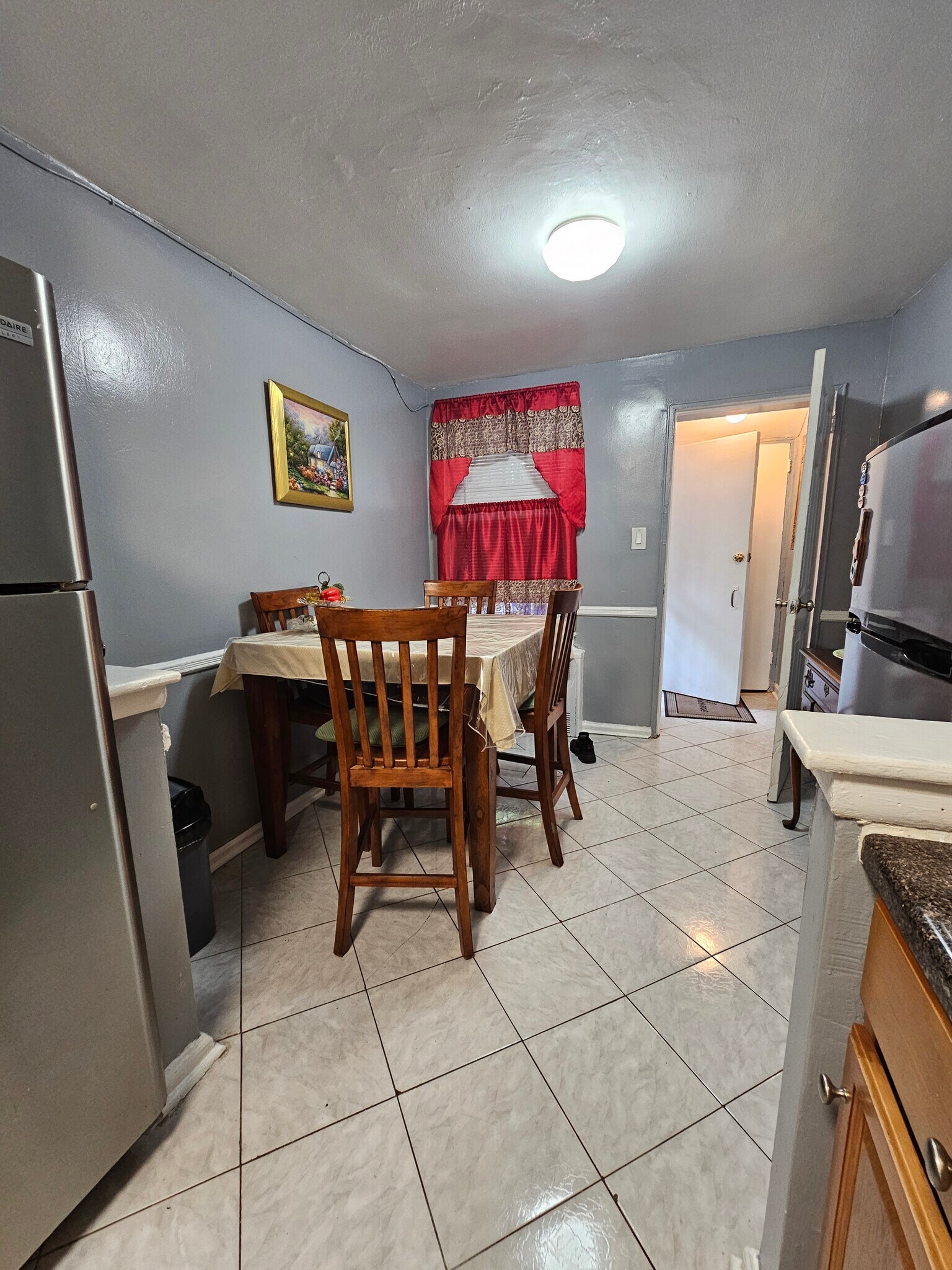 Building Photo - 855 E 55th St