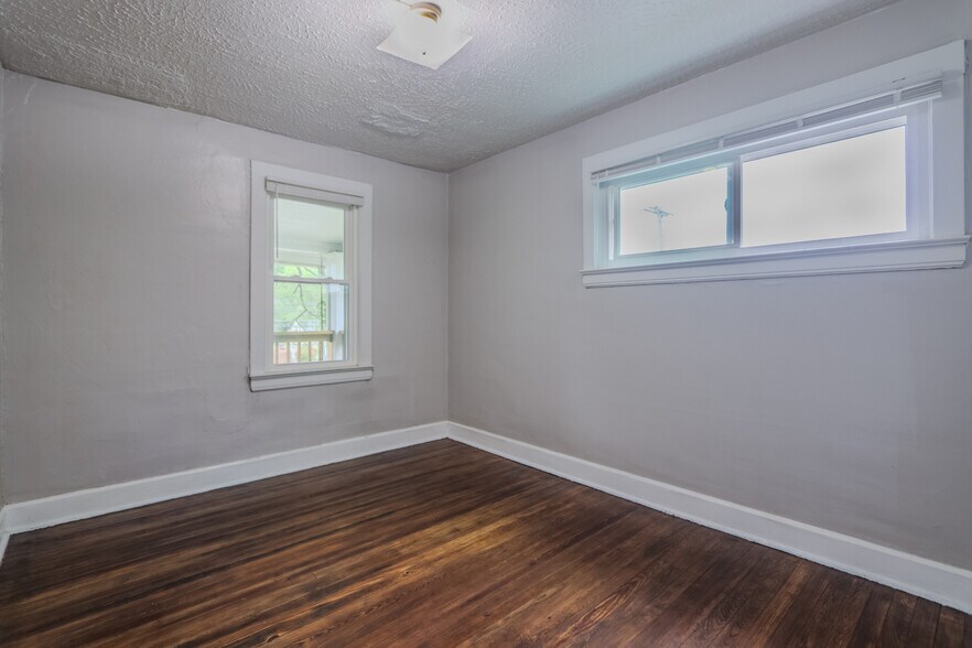Building Photo - 3239 Clague Rd