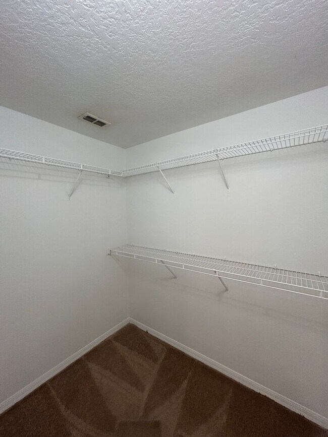 Building Photo - 10500 Lake Hasson Cir