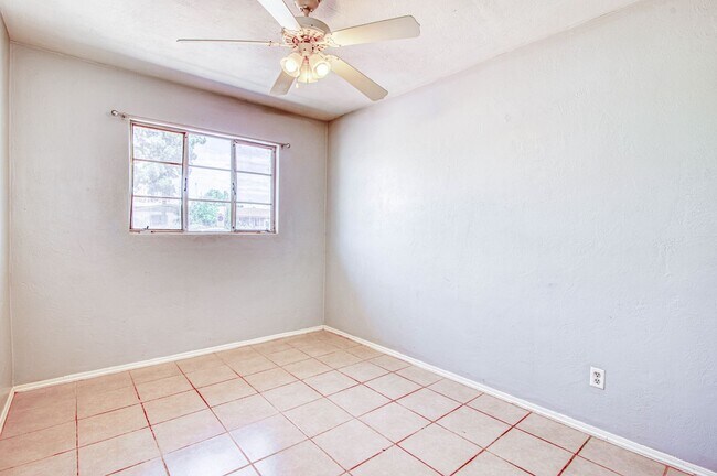 Building Photo - Beautiful 3 bed-1 bath house