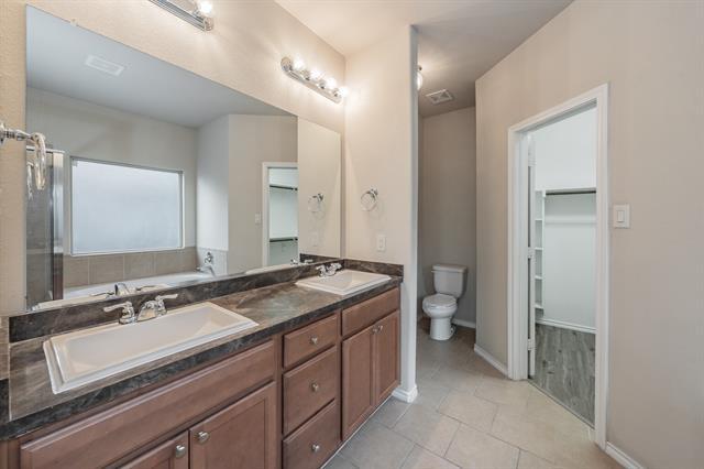 Building Photo - 643 Alexander St