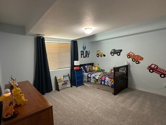 Building Photo - Beautiful 5 bedroom ranch home in (D49)