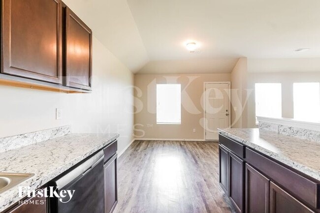 Building Photo - 240 Hillcrest Dr