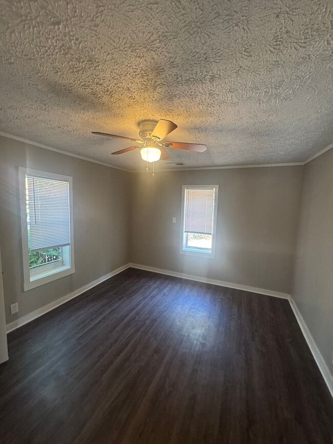 Building Photo - 1558 Tayner St