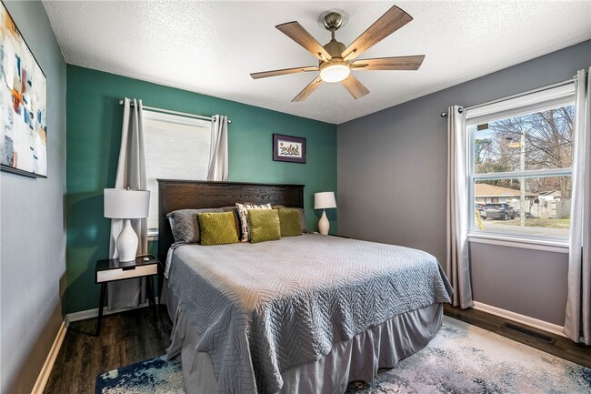 Building Photo - 110 SE 13th St