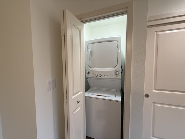 Building Photo - 535 W 1st Ave