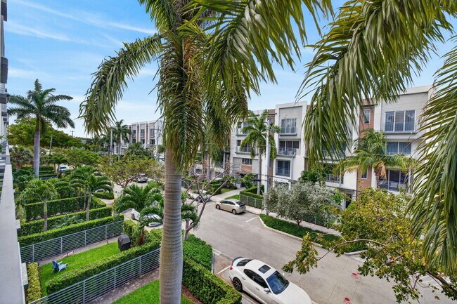 Building Photo - 1044 NE 18th Ave