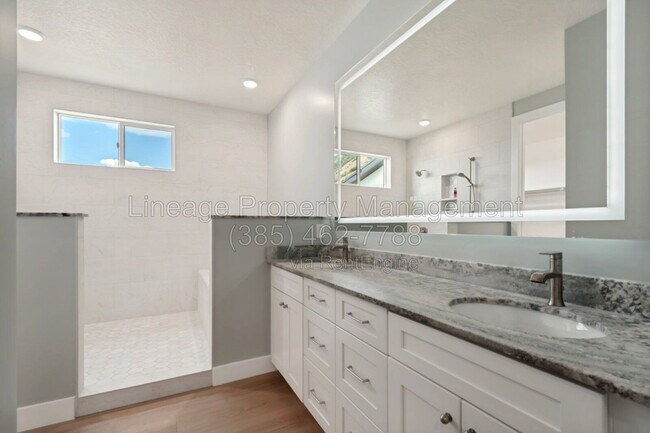 Building Photo - 707 N 1540 E