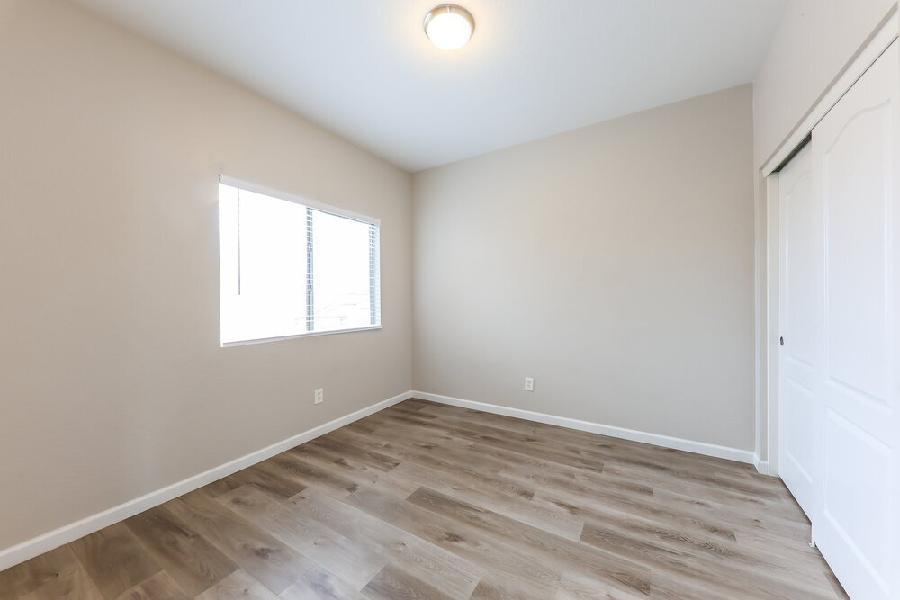 Building Photo - 13045 W Columbine Dr