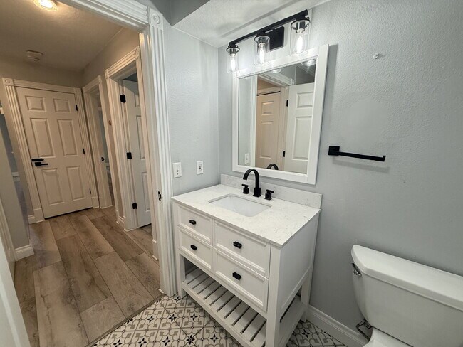 Building Photo - 7808 Bay Dr