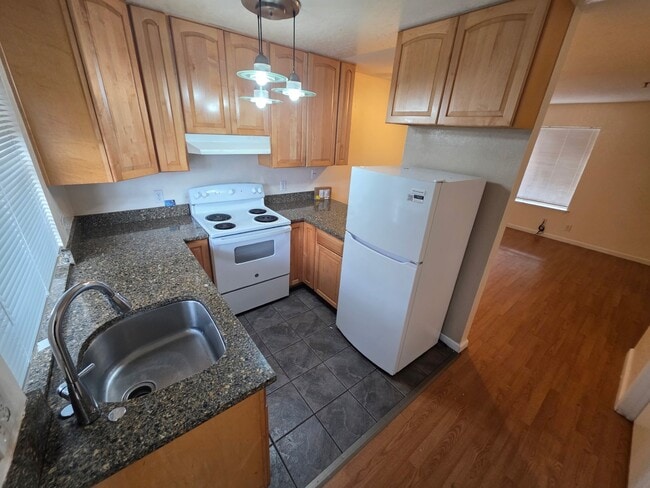 Building Photo - 1973 Bonifacio St